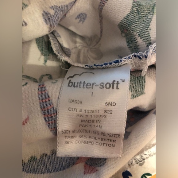 Butter-Soft dinosaur printed scrub top women’s size large - Picture 9 of 9
